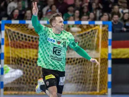 F&uuml;chse-Profi Lasse Andersson jubelt nach einem Abschluss.