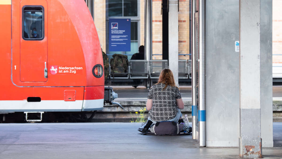 Tarifkonflikt Bei Der Bahn: Gewerkschaft EVG Will Pläne Für Bahnstreik ...