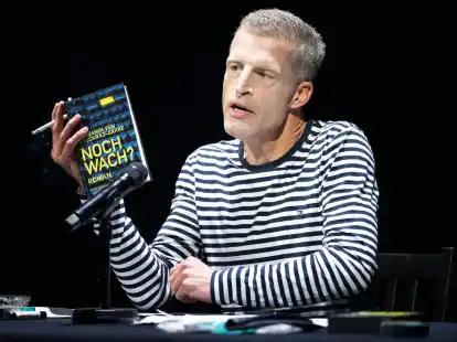 Der Autor Benjamin von Stuckrad-Barre liest im Berliner Ensemble aus seinem Buch &laquo;Noch wach?&raquo;.