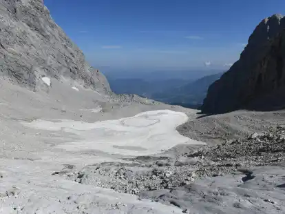 Der Watzmanngletscher auf &uuml;ber 2000 Metern H&ouml;he im oberen Watzmannkar schrumpft und wird wahrscheinlich in einigen Jahren verschwunden sein.