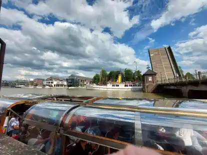 An Bord der Koralle auf Krimi-Tour mit den &bdquo;Fiesen Friesen&ldquo;