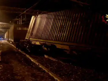 In Florenz ist in der Nacht ein Waggon eines G&uuml;terzuges entgleist.