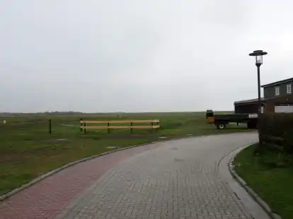 Das Gewerbegebiet Melkerpad w&uuml;rde bei einer Realisierung des Projektes auf der Wiese links neben dem Graben entstehen.