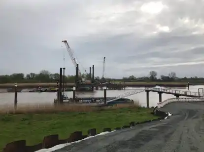 Der Aufbau der neuen Friesenbr&uuml;cke &uuml;ber die Ems l&auml;uft.