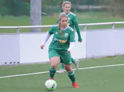 Abbehausens Fußballerinnen (in Grün) spielen am Sonntag in Neuscharrel.