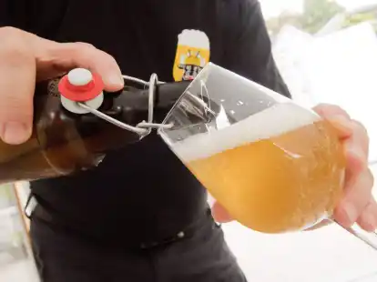 Das eigene Bier selbst zu brauen ist nach Angaben des Deutschen Brauer-Bundes ein beliebtes Hobby.