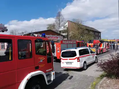 Auch zum Einsatz der Feuerwehr in der Wilhelm-Raabe-Stra&szlig;e kam der Notarzt am Dienstag im elektrisch angetriebenen Einsatzfahrzeug.