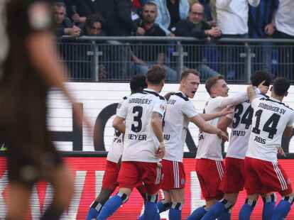Der HSV feierte in einem torreichen Spiel einen Derbysieg gegen St. Pauli.