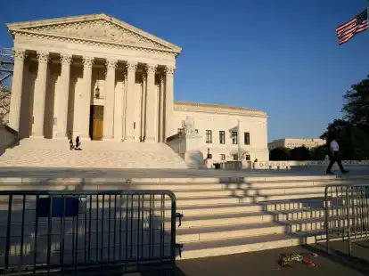 Der Supreme Court der USA h&auml;lt den Zugang zu einem Abtreibungsmedikament aufrecht.