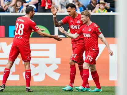 Ellyes Skhiri (l-r), Torsch&uuml;tze Davie Selke und Florian Kainz vom 1. FC&nbsp;K&ouml;ln jubeln &uuml;ber das Tor zum 2:0.