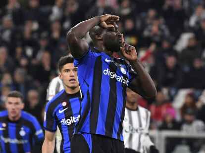 Nach einem Rassismus-Eklat in der italienischen Fu&szlig;ball-Liga und einer Sperre f&uuml;r Romelu Lukaku von Inter Mailand darf der St&uuml;rmer nun doch im Pokal-Halbfinale spielen.
