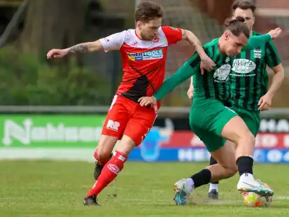 SV Gro&szlig;efehn (rot) gegen SF Larrelt (gr&uuml;n)