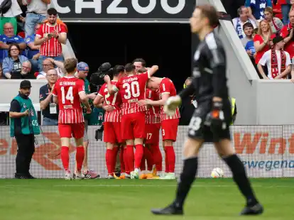 Der SC Freiburg setzte sich souver&auml;n gegen den FC Schalke 04 durch.
