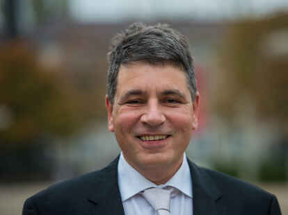 Marcel Beyer erh&auml;lt den Samuel-Bogumi&middot;-Linde-Preis 2023. Der Literat soll ihn im Oktober in G&ouml;ttingen entgegennehmen.