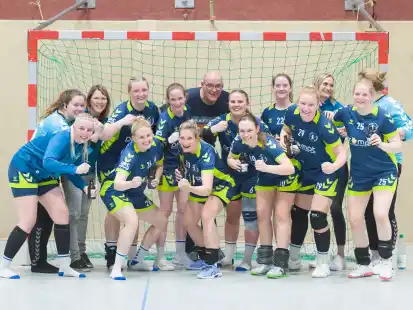 Die Handballerinnen der HSG Unterweser verabschiedeten ihren bisherigen Trainer Bernd Voskamp mit einem Sieg.