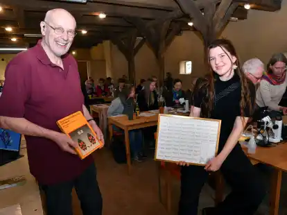 Beim Seminarauftakt in der BUND-Insektenstation in Prinzh&ouml;fte: Dr. Wulf Carius (Referent) und Friederike L&uuml;dtke, Ansprechpartnerin f&uuml;r Seminare und die Insektenstation