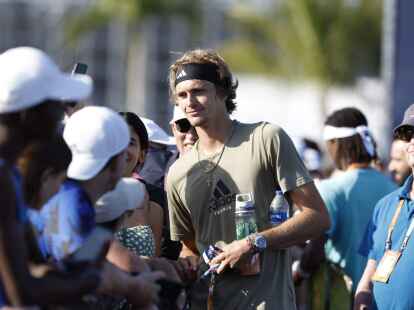 F&uuml;r Alexander Zverev ist die Begleitung von Sicherheitsleuten inzwischen normal.