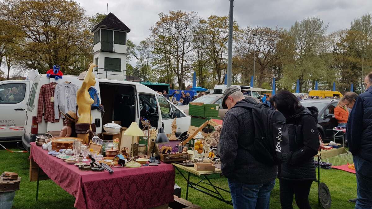 Schlossfloh Rastede 2023 Flohmarkt am 1. Mai auf dem Turnierplatz