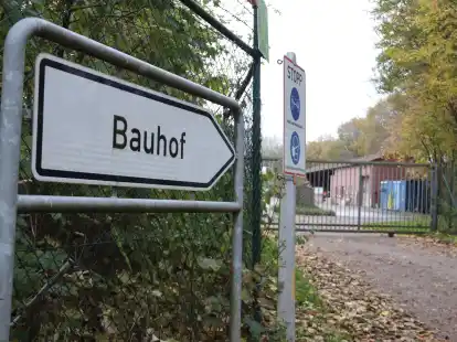 Der Bauhof der Gemeinde Saterland an der Hauptstra&szlig;e in Scharrel.