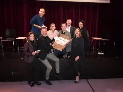 Stellten den neuen Spielplan der Landesb&uuml;hne vor: Pressesprecherin Nina Jaeschke, Robert Teufel, Olaf Strieb, Stefanie Kaufmann, Christoph Engeroff, Peter Krauch, Kerstin Car und Britta Hollmann.