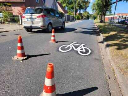 Piktogramme auf Huder Stra&szlig;en sollen f&uuml;r mehr Verkehrssicherheit sorgen.