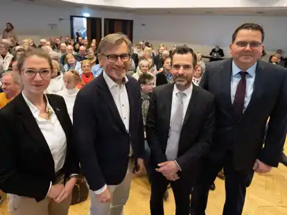Informationen aus erster Hand (von links): &Auml;rztekammer-Gesch&auml;ftsf&uuml;hrerin Clarissa Schallenberger, Prof. Dr. med. Djordje Lazovic, Prof. Dr. med. Andreas Radeloff und Prof. Dr. med. Rene Hurlemann