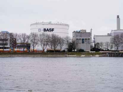 F&uuml;r 2023 peilt die BASF-F&uuml;hrung weiter einen Umsatz von 84 bis 87 Milliarden Euro an.