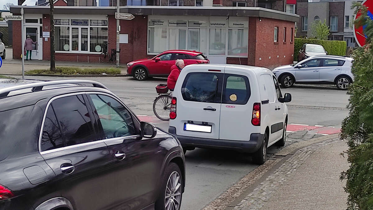 Verkehr an AdolfAhlersStraße und Bahnhofstraße Jever Das könnte sich