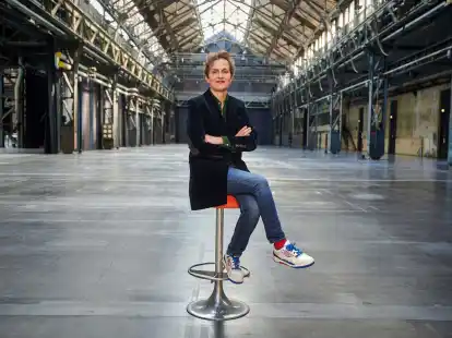 Die Intendantin der Ruhrtriennale, Barbara Frey, l&auml;dt noch einmal in alte Industriehallen ein.