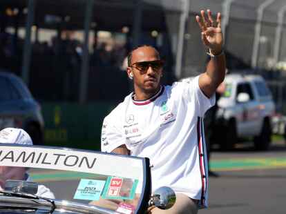 Lewis Hamilton ist zufrieden bei Mercedes.