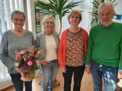 Ehrenamtsagentur Cloppenburg: Der neue Vorstand &ndash; (von rechts) Horst Meyer, Irmgard Reemts und Jutta Klaus &ndash; verabschiedeten die bisherige 2. Vorsitzende Rita Moormann.