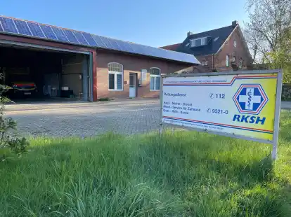 Die Beschilderung ist schon &uuml;berholt, bald r&uuml;cken hier auch keine Rettungswagen mehr aus: die Rettungswache an der Wolthuser Stra&szlig;e.
