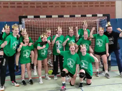 Krönung einer tollen Saison: Die weibliche Jugend D der HSG Hude/Falkenburg wurde Meister in der Regionsoberliga.