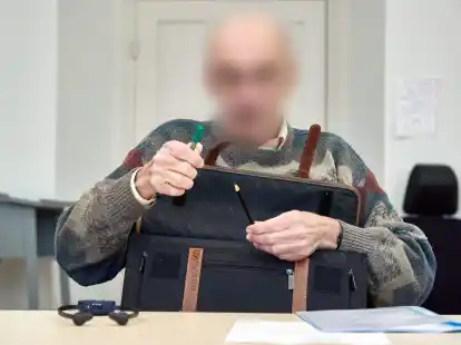 Der Angeklagte - hier bei einem fr&uuml;heren Gerichtstermin - wurde verurteilt.