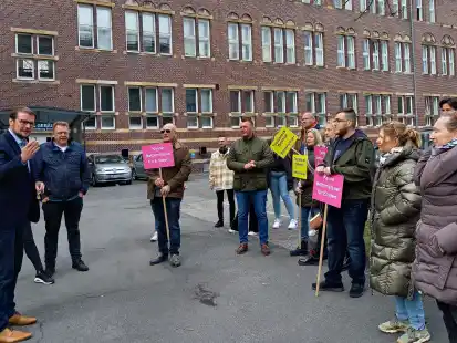 Stellte sich auf die Seite der Gastgeber: OB Tim Kruithoff (links) sprach sich vor der Finanzausschusssitzung gegen eine Bettensteuer aus.