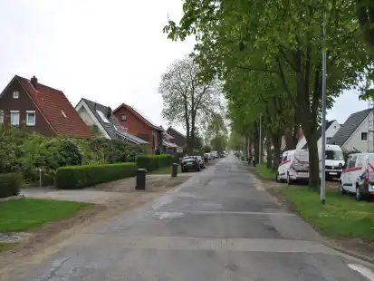 F&uuml;r 2,688 Millionen Euro soll der Alte Emsteker Weg zwischen Lindenallee und Brookweg ausgebaut und saniert werden.