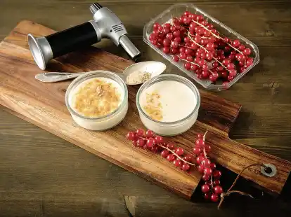 Wer mit einem Flambierbrenner den Zucker auf der Oberfl&auml;che einer Cr&egrave;me br&ucirc;l&eacute;e karamellisiert, kommt auch ganz ohne Alkohol aus. Klassisches Flambieren hat etwas Exklusives &ndash; manch einer traut sich nicht heran.