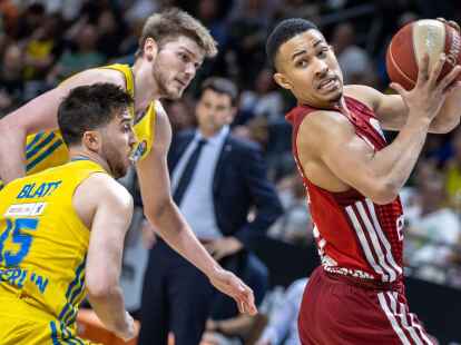 Der Chemnitzer Jason George (r) wurde vorerst suspendiert.
