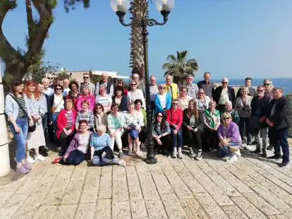 Gruppenfoto in Caesarea am Mittelmeer: Eine Pilgergruppe aus Garrel erlebte eindrucksvolle Tage w&auml;hrend einer Reise nach Israel.