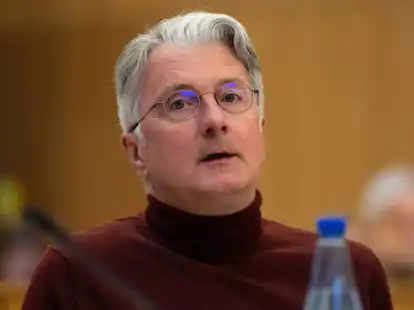 Rupert Stadler, ehemaliger Vorstandsvorsitzender der Audi AG, sitzt im Sitzungssaal des Landgericht M&uuml;nchen.