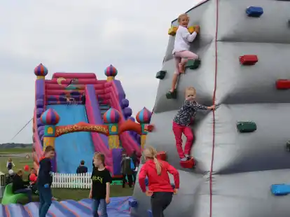 Die Gewerbeschau auf dem Flugplatz Ganderkesee bietet wieder ein Spielparadies mit H&uuml;pfburgen und Rutschen.