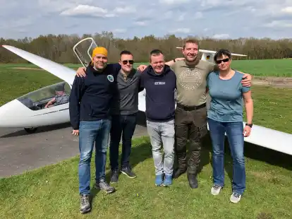 Der neue Vorstand der Luftsportgemeinschaft Waterkant-Zetel: (von links) Marc Schr&ouml;der-Wilken, Lukas Gau&szlig;, Sebastian Baier, Jan Warnken und Britta Wilken.