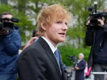 Ed Sheeran verl&auml;sst das New Yorker Bundesgericht, nachdem er seinen Prozess gewonnen hat.