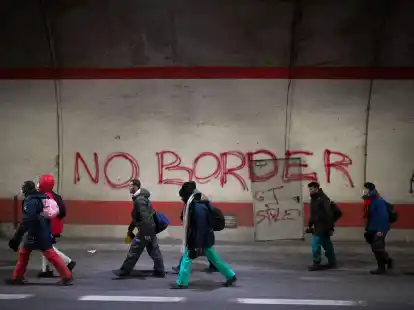Migranten auf dem Weg von Italien nach Frankreich (Archivbild).