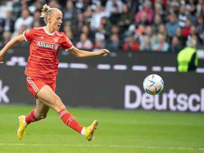 Bayerns Lea Sch&uuml;ller erzielte beim 2:1-Sieg in Essen das 1:0.