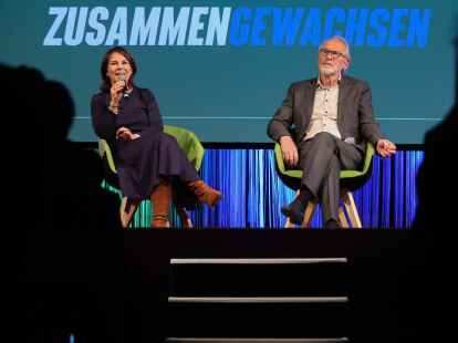 Gr&uuml;nen-Au&szlig;enministerin Annalena Baerbock und Parteikollege Lukas Beckmann feiern mit den Gr&uuml;nen 30 Jahre parteilichen Zusammenschluss.