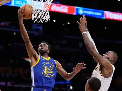 LeBron James (r) behielt mit den Lakers gegen die Warriors erneut die Oberhand.
