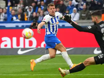 Hertha-Torsch&uuml;tze gegen Stuttgart:&nbsp;Florian Niederlechner (l).