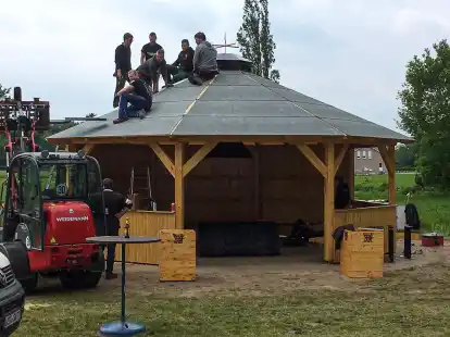Die Landjugend Nordloh-Tange hat im Rahmen der 72-Stunden Aktion der Nieders&auml;chsischen Landjugend im Jahr 2019 eine Grillh&uuml;tte auf dem Dorfplatz gebaut. Auch dieses Jahr sind sie wieder dabei.