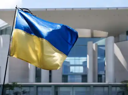 &laquo;Das Verbot ukrainischer Flaggen ist &ndash; mit den Worten des Gerichts &ndash; offensichtlich rechtswidrig&raquo;, sagt Anwalt Patrick Heinemann, der den ukrainischen Verein Vitsche vertritt.